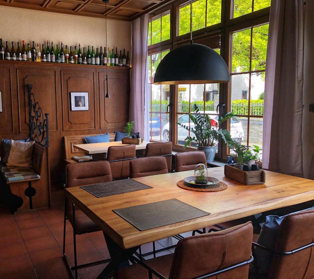 Hotel & Weinhaus Zum Schwarzen Baeren 코블렌츠 외부 사진