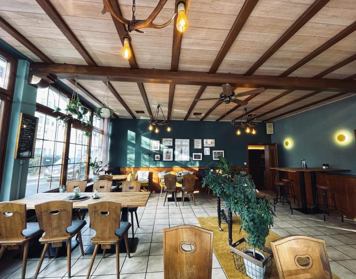 Hotel & Weinhaus Zum Schwarzen Baeren 코블렌츠 외부 사진