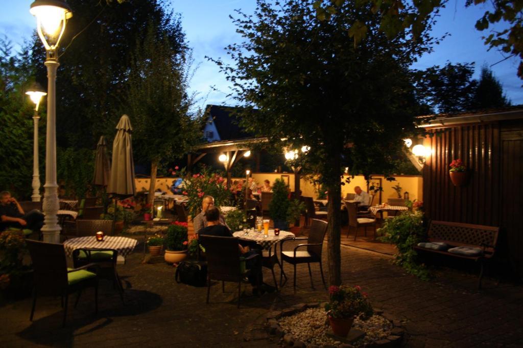 Hotel & Weinhaus Zum Schwarzen Baeren 코블렌츠 외부 사진